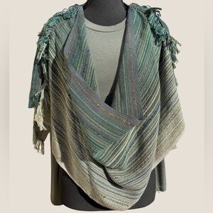 Clarksville Weaver handmade green striped fringe crop shawl • OS